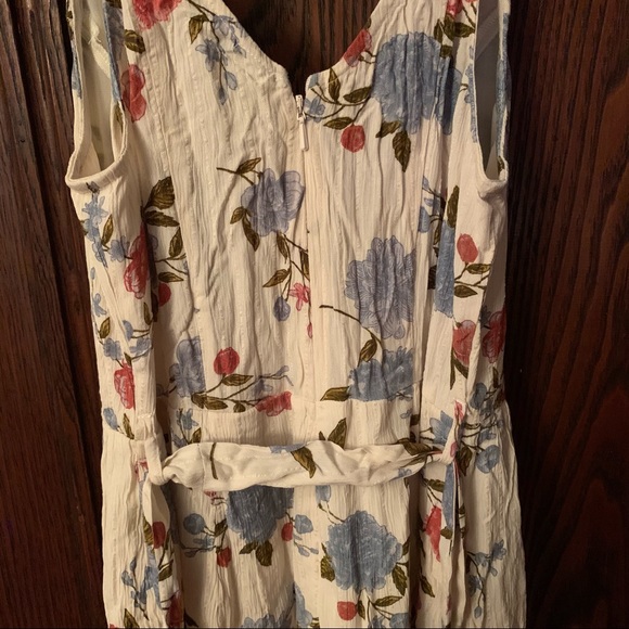 NWT American eagle floral jumpsuit with slits on each leg - Picture 9 of 16